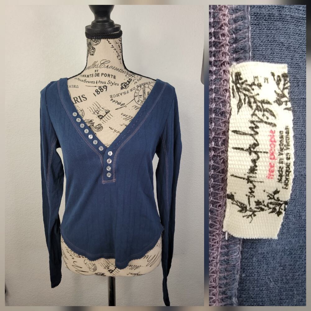 Free People Babydoll Top SZ M Bella Elena Long Sleeves Ribbed Henley Layer Blue